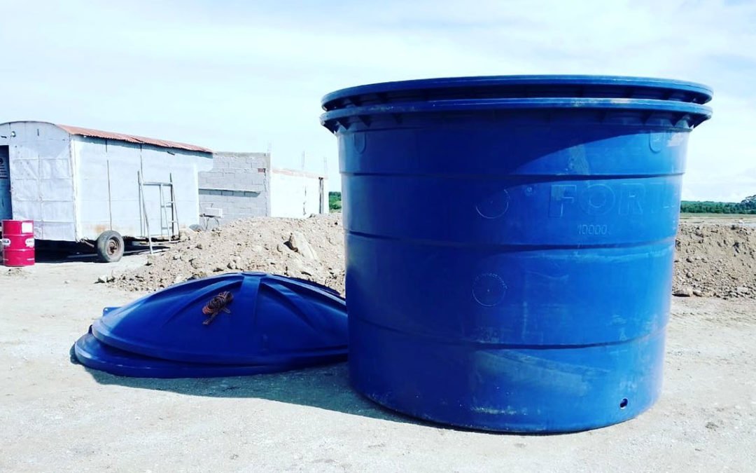 Dos tanques para almacenamiento de agua!