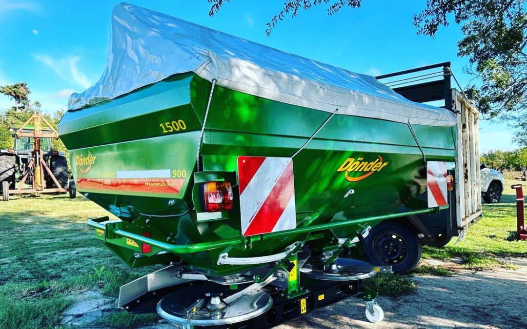 Fertilizadora Donder 1500lts que se entregó en establecimiento