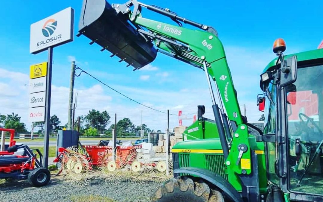 Se colocó pala delantera Tenías TE20 en tractor JD 6210