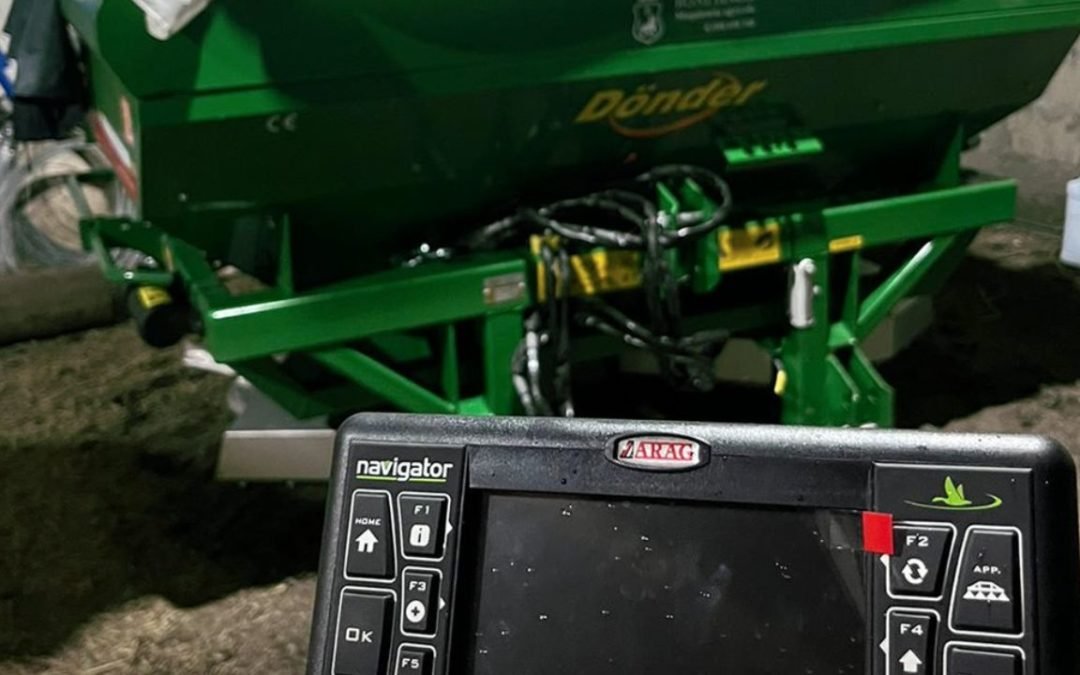 Fertilizadora Dönder de 1500 litros y enganche de 3 puntos