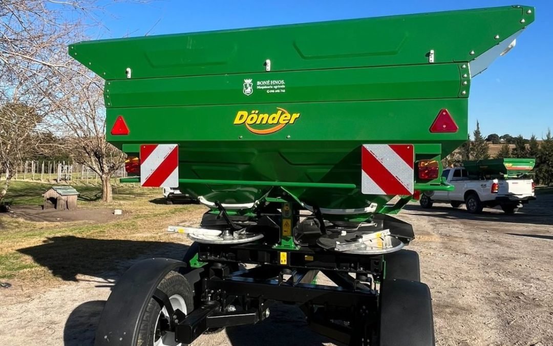 Entrega de Fertilizadora DONDER 3000lts.
