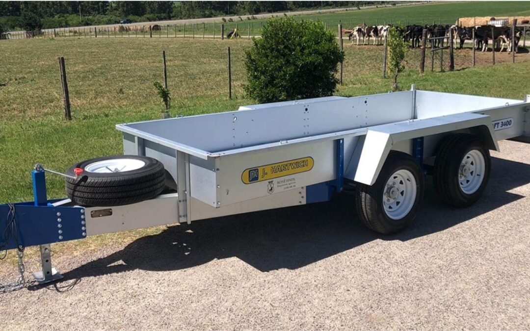 Entregamos un Transportador de fardos Hartwich y acoplado agrícola Hartwich