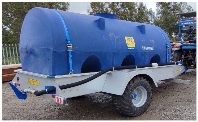 Acoplado cisterna de plástico 6000 lts - Imagen 2
